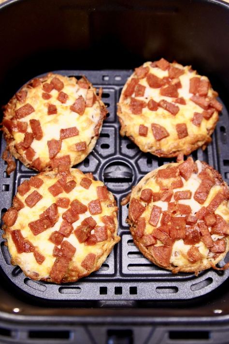 Air Fryer English Muffin, Pizzas Recipe, English Muffin Pizza, New Air Fryer Recipes, English Muffin Recipes, Cooks Air Fryer, Pizza Muffins, Air Fried Food, Air Fryer Oven Recipes