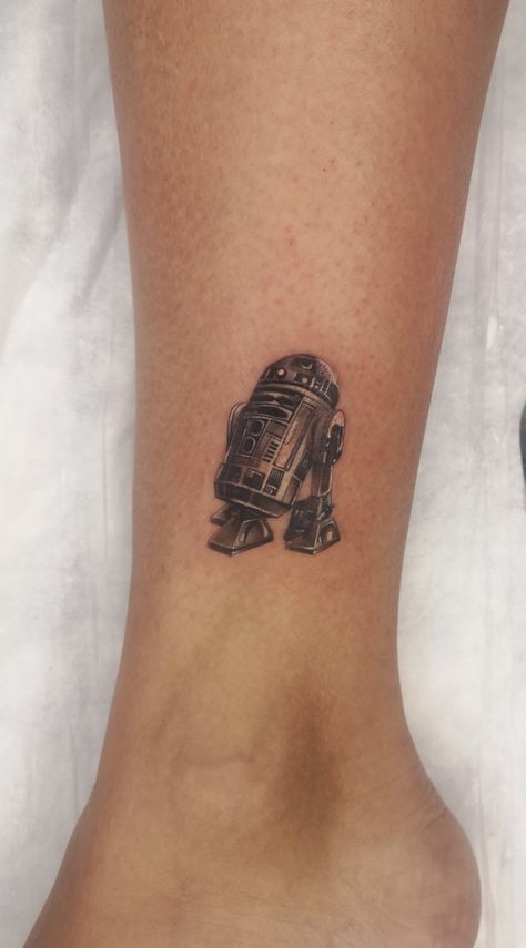 Star Wars Tattoo R2d2, Star Wars Back Tattoo, Floral Star Wars Tattoo, May The Force Be With You Tattoo, Star Wars Matching Tattoos, Star Wars Tattoo For Men, Ewok Tattoo, Small Tattoo Ideas Flower, R2d2 Tattoo