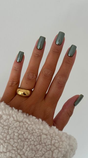 Charlotte Herberts on Instagram: "Glossy Olive 🫒   @beetlesgelpolish - E613 Gel and CP017 Chrome   @lucypastorellitools_ - Prep   @os.ltd - Ring   #reels #nailreel #olivenails #chromenails #nailart #nailarttutorial #autumnnails #winternails #funnails #longnails #nailtutorial #nailsofinstagram" Sage Green Nails With Chrome, Nail Olive Green, Green Crome Nails Acrylic, Dark Green Nails Chrome, Olive Chrome Nails, Olive Green Chrome Nails, Best Chrome Nails, Sage Green Chrome Nails, Green Shellac Nails