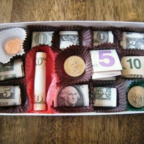 Perfect gift idea. Would be great for a Chinese gift exchange. I"m definitely doing this. Great idea. Chocolate Money, Crafty Gifts, Valentine Fun, Money Gift, Homemade Gifts, Creative Gifts, Craft Gifts, Cool Gifts, Graduation Gifts