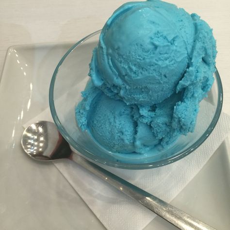 Blue Snacks Aesthetic, Bubble Gum Blue Aesthetic, Blue Food Astetic, Blue Popsicle Aesthetic, Bubblegum Ice Cream Aesthetic, Light Blue Ice Cream Aesthetic, Bubble Gum Ice Cream, Blue Foods, Blue Velvet Cakes