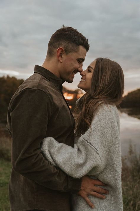 November Engagement Pictures, Fall Engagement Pictures Outfit, Fall Michigan, Michigan Engagement Photos, Fall Couples Photoshoot, Fall Couple Pictures, Fall Engagement Shoots, Fall Couple Photos, Fall Photo Shoot Outfits