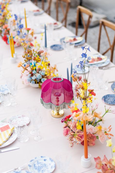 #weddingtable #wedding #weddingdecor #weddingtabledecor #weddinginspiration Eclectic Wedding Centerpieces, Colorful Minimalist Wedding, Wedding Plating, Eccentric Wedding, Orchid Wedding Theme, Orchid Centerpieces Wedding, Colorful Table Decor, Orchid Bouquet Wedding, Funky Wedding