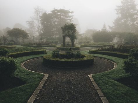 Dark Green Academia, Green Academia, Dark Naturalism, Dark Acadamia, Dark Green Aesthetic, Hogwarts Aesthetic, Formal Garden, Slytherin Aesthetic, Over The Garden Wall