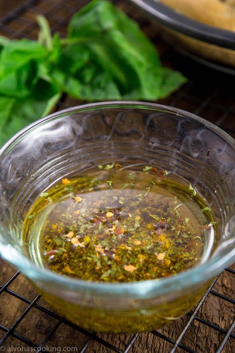 This 5 ingredient restaurant-style Bread Dipping Oil is made from olive oil, dried parsley, freshly cracked pepper, salt and chili flakes. Nothing to fancy and you don't even need too crush garlic! Pair this dipping oil with focaccia, a baguette or a loaf of your choice. It makes a great appetizer! Butter Steak Recipe, Cajun Butter Steak, Citrus Chicken Recipes, Best Steak Recipe, Bombay Potato Recipe, Steak Toppings, Dipping Oil Recipe, Bread Dips, Olive Oil Dip For Bread