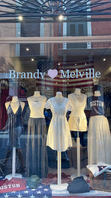 Brandy Melville Stores, Brandy Melville Outfits Aesthetic, Aesthetic Brandy Melville, Brandy Outfit, Brandy Melville Summer, Brandy Melville Aesthetic, Brandy Melville Style, Italian Summer Aesthetic, Brandy Melville Outfits