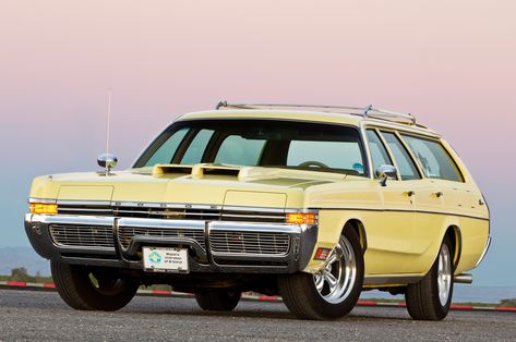 Dodge Wagon, Dodge Monaco, Station Wagon Cars, Old American Cars, Car Station, Wagon Cars, Old Wagons, Sports Wagon, Auto Retro