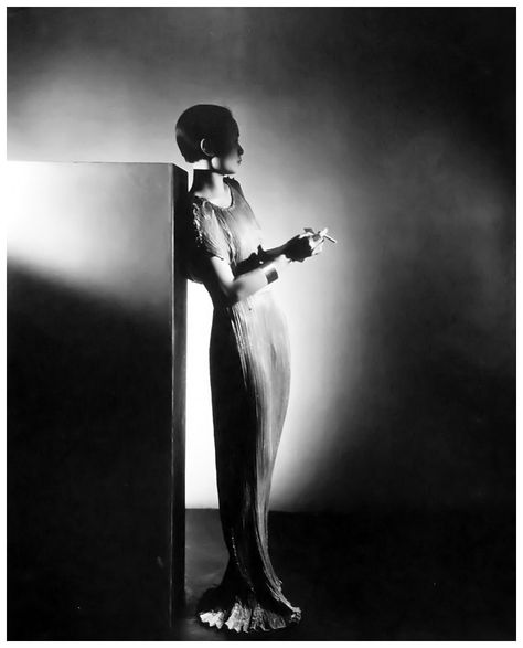 George Platt Lynes - Mai-Mai Sze in a Fortuny gown, 1934 Fortuny Delphos, George Platt Lynes, Textile Workshop, Fortuny Pleats, Casual Evening Wear, Lillian Gish, Mariano Fortuny, Matt Hardy, Father Art