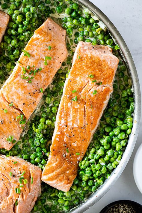 Pan Seared Salmon with Creamy Peas - Simply Delicious Bacon Salmon, Salmon Recipe Pan, Easy One Pan Dinner, One Pan Dinner Recipes, Seared Salmon Recipes, Side Dishes For Salmon, Salmon Recipes Pan Seared, Cajun Salmon, Creamy Peas