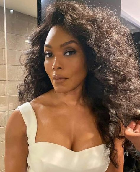 Older Actresses, Black Actresses, Angela Bassett, Queen Photos, Female Actresses, Brown To Blonde, Dream Hair, I Love Girls, Face Claims