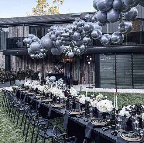 Masculine Brunch Decor, All Black 25th Birthday Party, All Black Dinner Party Decor, All Black Affair Party Ideas, Black And Silver Graduation Party, All Black Party Theme, Black Themed Birthday Party, Black Dinner Party, All Black Party