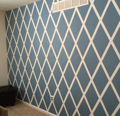 Diamond Accent Wall, Masking Tape Wall, Diy Doghouse, Wall Pattern Diy, Geometric Wall Paint, Wall Paint Patterns, Tape Wall, Accent Wall Designs, Diy Wall Painting