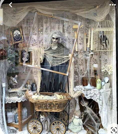 Fall Store Front Window Display, Vintage Halloween Window Display, Antique Shop Window Displays, Antique Window Display, Fall Antique Booth Ideas, Vintage Shop Display Ideas, Antique Store Window Display, Creative Store Displays, Thrift Store Window Display Ideas