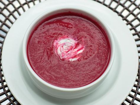 beet soup Healthy Stew Recipes, Pumpkin Apple Soup, Creamy Pumpkin Soup, Food Experiments, Soup Healthy, Beet Soup, Roasted Apples, Apple Soup, Pureed Soup