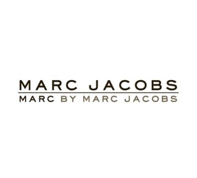 MARC JACOBS | MARC BY MARC JACOS  In 1986, backed by Onward Kashiyama USA, Inc., Jacobs designed his first collection bearing the Marc Jacobs label Marc Jacobs Perfume, Marc Jacobs Logo, T Shirt Label, Cosmetic Labels, Fashion Designers Famous, Perfume Packaging, Diy Shorts, Perfume Lover, Fashion Wall Art