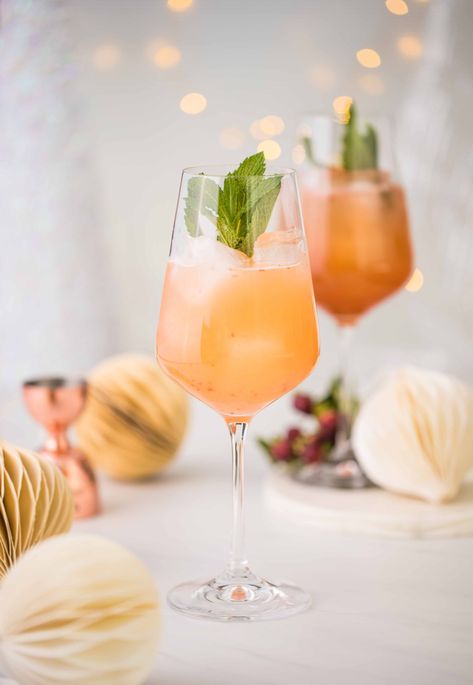 Sangria Photography, Sangria Party, Champagne Recipe, White Cranberry Juice, Entertaining Dinner, White Sangria, Mint Sprig, Food Photography Inspiration, Christmas Cocktails