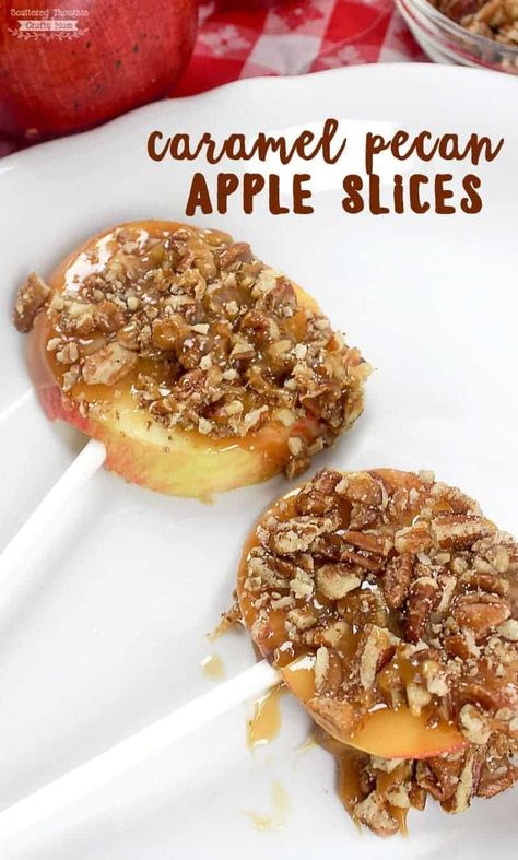 Food On A Stick Ideas, Caramel Apple Slices, Food On A Stick, Apple Slice Recipe, Apple Treat, Easy Caramel, Fingerfood Party, Crafty Mom, Peach Jam