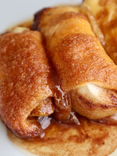 Easy Apple Crescent Dumplings with Sprite - Grace Like Rain Blog Crescent Dumplings, Crescent Roll Apple Pie, Apple Crescent, Sprite Recipe, Apple Crescent Rolls, Quick Sweets, Cinnamon Sauce, Crescent Roll Recipes Dessert, Crescent Roll Apple Dumplings