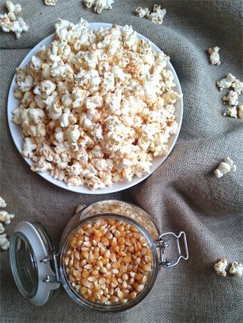 Benefits of Popcorn Popcorn Benefits, Eating Popcorn, Healthy Popcorn, Snack Bites, Drinks And Food, Healthy Benefits, Snack Foods, Bite Me, Health Information