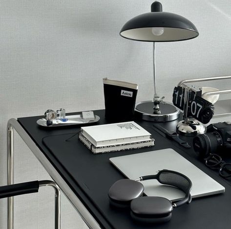 Black Aesthetic Desk, Black Study Room, Black Desk Decor, Black Desk Aesthetic, Aesthetic Future, Black And Grey Bedroom, Dark Grey Rooms, Minimalist Desk, Grey Desk