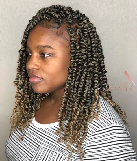 30 Protective Passion Twist Hairstyles For Stylish Ladies Medium Length Passion Twists, Passion Twists Styles, Passion Twist Hairstyles, Twists Hairstyles, Passion Twists, Middle Part Hairstyles, Goddess Braids Hairstyles, Black Hair Extensions, Twist Styles