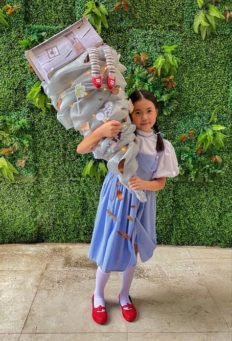 Wizard Of Oz Tornado, Dorothy Wizard Of Oz Costume, Tornado Costume, Birks Outfit, Wizard Of Oz Costume, Oz Costume, Dorothy Wizard Of Oz, Creative Halloween Costumes, Wizard Of Oz