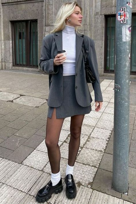 Turtle Neck Outfit Casual, Gray Skirt Outfit Winter, Grey Skirt Outfit, Long Sleeves Outfit, Skirt Outfit Aesthetic, Turtle Neck Outfit, Gray Skirt Outfit, Grey Blazer Outfit, Sleeves Outfit