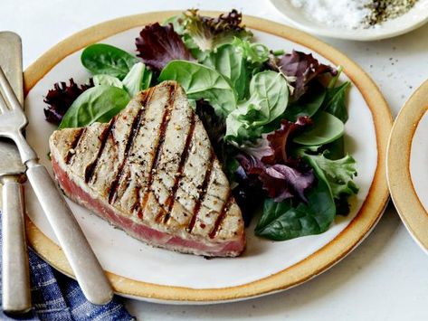 Grilled Tuna Steaks Broiled Tuna Steak Recipe, Grilled Tuna Recipes, Grilled Tuna Steaks Recipes, Fresh Tuna Recipes, Tuna Steak Recipe, Healthy Bbq Recipes, Seafood Salads, Grilled Tuna Steaks, Tuna Steak Recipes