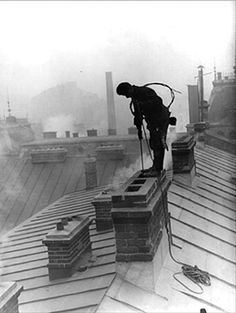 Victorian Chimney Sweep Victorian London, Clean Sweep, Chimney Sweep, London History, Historical Images, Old London, The Old Days, Mary Poppins, The Roof