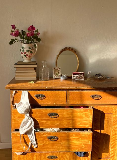 Wooden Vintage Bedroom, Cottagecore Dresser Decor, Dresser Decor Vintage, Little Women Bedroom Aesthetic, Vintage Dresser Aesthetic, Hufflepuff Inspired Bedroom, Dresser Inspo Aesthetic, Cottagecore Nightstand, Dresser Decor Bedroom Aesthetic