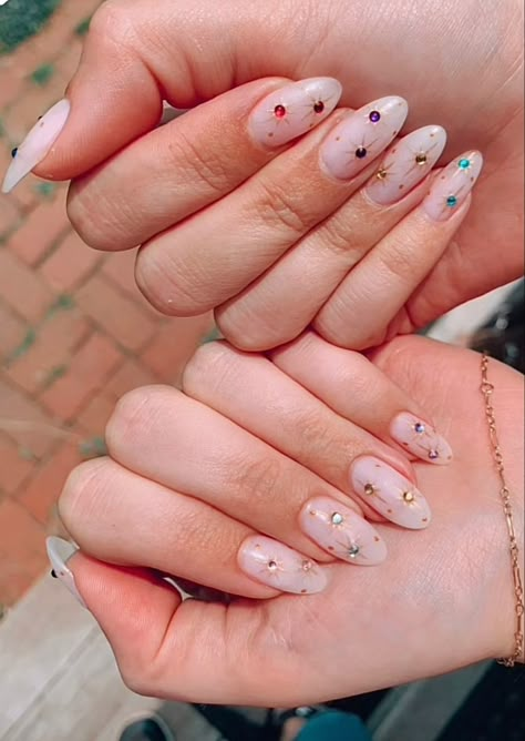 Nails Taylor Swift, Fall Almond Nails, Taylor Swift Nails, Acrylic Nails Almond Shape, Black Almond Nails, Nails Neutral, Nails Sparkle, Almond Nails Designs, Pearl Nails