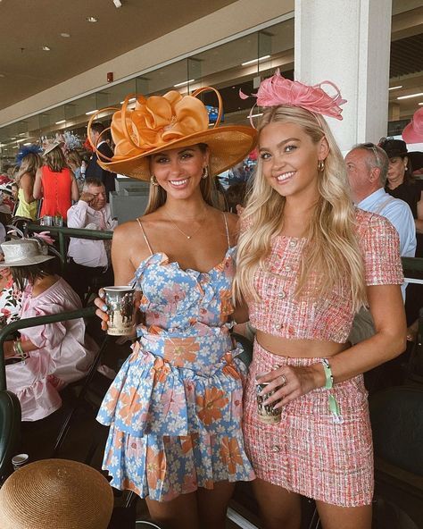 Modern Derby Outfits, Kentucky Derby Date Party Outfit Sorority, Derby Hairstyles With Hat, Simple Derby Outfits, Womens Race Day Outfits, Women Derby Outfit, Derby Inspired Outfits, Spring Horse Race Outfit, Races Day Outfits