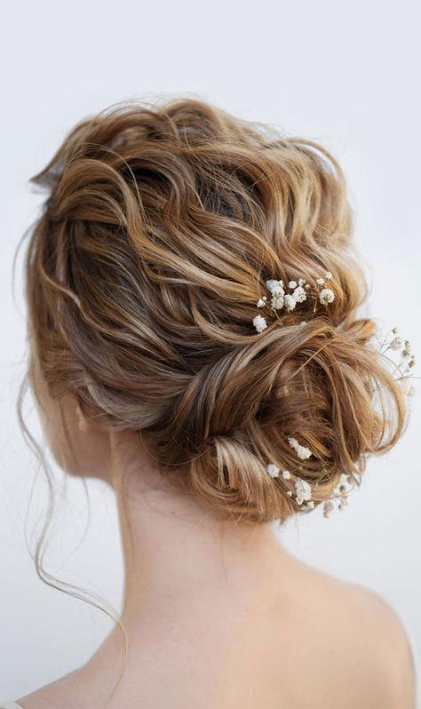 Fairy-tale Updo To us this hair idea look just like a fairy-tale in our book. Textured & Curls would make any woman feel pretty,... Fairy Tale Updo, Fairy Bride Hairstyle, Fairy Wedding Hair Updo, Hairstyles Debut, Fairy Updos Hairstyles, Fairy Hairstyles Updo, Up Do Hairstyles Wedding, Fairytale Updo, Whimsical Updo Hairstyles