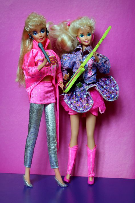 Barbie And The Rockers, 1980s Barbie, Amazing Toys, Barbie 1990, Barbie 80s, Retro Barbie, Barbie 90s, Vintage Barbies, Barbie Shoes