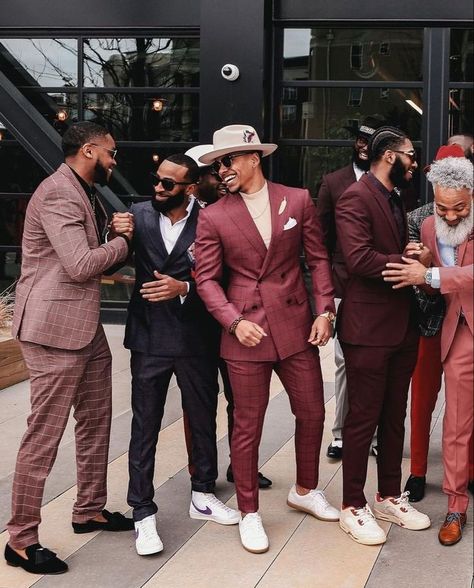 mens suits looks Ball Outfits Men, Ball Outfit Ideas, Sneaker Ball Outfit Ideas, Outfit Ideas Male, Ball Outfits, Black Men Suits, Ball Outfit, Suits And Sneakers, Sneaker Ball