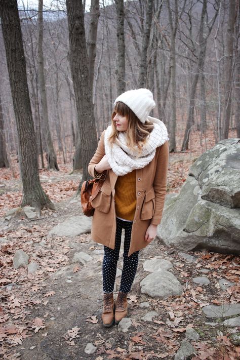 Hiking Upstate NY: Breakneck Ridge / Steffys Pros and Cons | A NYC Personal Style, Travel and Lifestyle Blog Upstate Ny Travel, Nyc Vintage, Ny Outfits, Lifestyle Images, Winter Hiking, Images Vintage, Upstate Ny, Layering Outfits, Fall Fashion Outfits