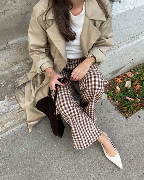 a gingham moment🤎🍂 Gingham Coat Outfit, Gingham Pants Outfit, Gingham Coat, Gingham Pants, Coat Outfit, Coat Outfits, Autumn Style, Pants Outfit, Outfits Ideas