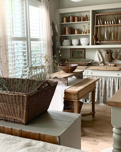 My Simple Country Home | Good Morning #newweek #home #farmgirl2be | Instagram Cottage Homes Interior, Simple Country Home, Small Rustic Kitchens, Country Cottage Homes, Bus Ideas, Country Kitchens, Cottage Aesthetic, French Country Kitchens, Nancy Meyers