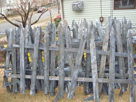 Graveyard Fence, Halloween Fence, Easy Fence, Decorative Garden Fencing, Fence Planters, Green Fence, Fencing Ideas, Brick Fence, Timber Fencing