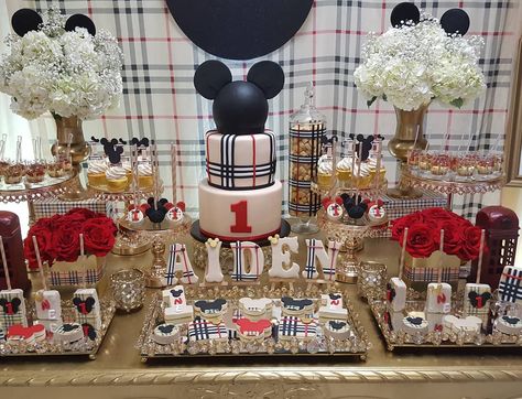 Aiden's First Birthday🎂 Mickey-Burberry inspired by Coste Events team Cupcakes topper by @yolennyscraftcreations Burberry Birthday Party, Burberry Birthday, Team Cupcakes, First Birthday Theme Boy, Mickey Baby Showers, Mickey Mouse Birthday Decorations, Baby Birthday Party Decorations, 1st Birthday Party For Girls, Elmo Birthday Party