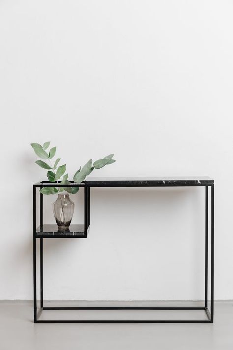 Meja Industrial, Arrange Flowers, Hall Living Room, Console Table Decorating, Marble Console, Industrial Design Furniture, Metal Furniture Design, Black Steel Frame, Minimalist Furniture