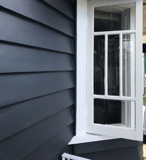 Dulux Oolong + Vivid White Dulux Oolong Exterior, Dulux Oolong, White Weatherboard House, Weatherboard Exterior, Wood Cladding Exterior, Exterior House Colours, Cladding Exterior, Weatherboard House, Black Houses