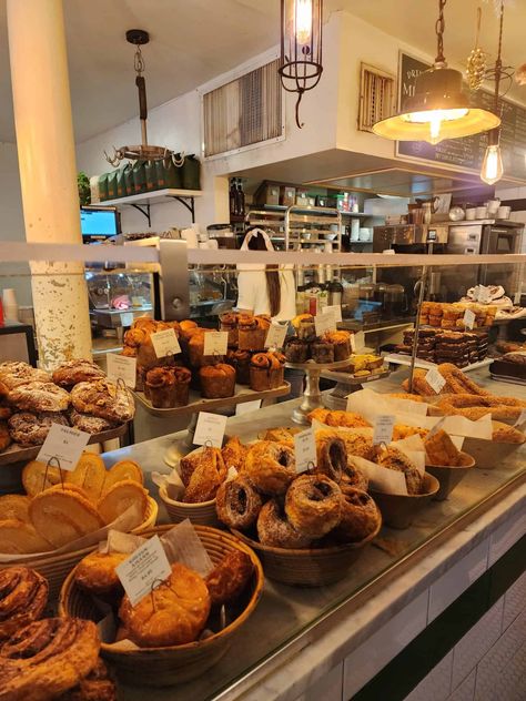 Where to Eat the Best Breakfast in Boston in 2024 | New England With Love Best Breakfast In Boston, Boston Breakfast Places, Newberry Street Boston, Boston In December, Breakfast In Boston, Boston Christmas, Homemade Crab Cakes, Freedom Trail Boston, Boston Aesthetic