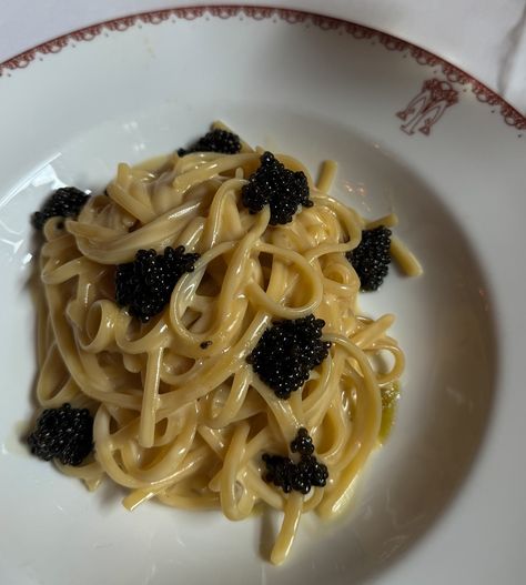 this caviar pasta deserved a spot on the feed. @maxims.de.paris Caviar Pairings, Caviar Board, Caviar Sandwich, Caviar Aesthetic, Caviar Dinner, Caviar Pasta, Caviar Kaspia, Caviar Party, Paris Food