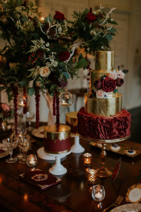 Emerald Green And Burgundy Wedding Cake, Red Green Brown Wedding, Black Gold Red Green Wedding, Garnet Themed Wedding, Black Red Green Wedding, Black Red And Green Wedding, Dark Red And Green Wedding, Emerald Green And Red Wedding, Burgundy Green Wedding