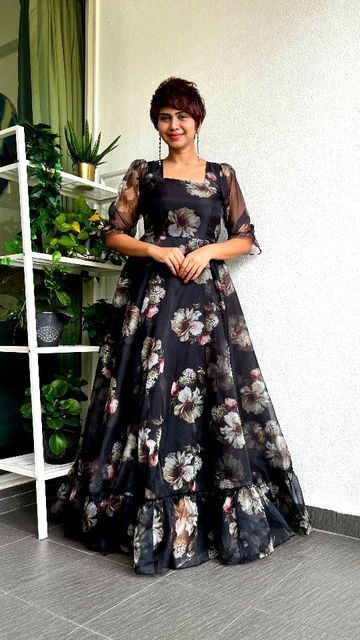 Organza Gown Designs, Organza Long Frocks, Organza Frocks For Women, Long Frocks For Women, Floral Organza Dress, Outfit College, Long Frock Designs, Design Outfit, Long Gown Design