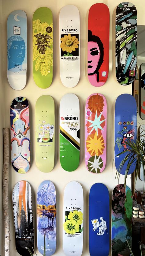 Cool Skate Boards Design, Skateboard Decks Aesthetic, Skate Board Deck Design, Paint Skateboard Ideas, Skateboard Art Aesthetic, Skatbord Design, Skate Deck Art Ideas, Skate Boards Design Ideas, Skateboard Deck Painting