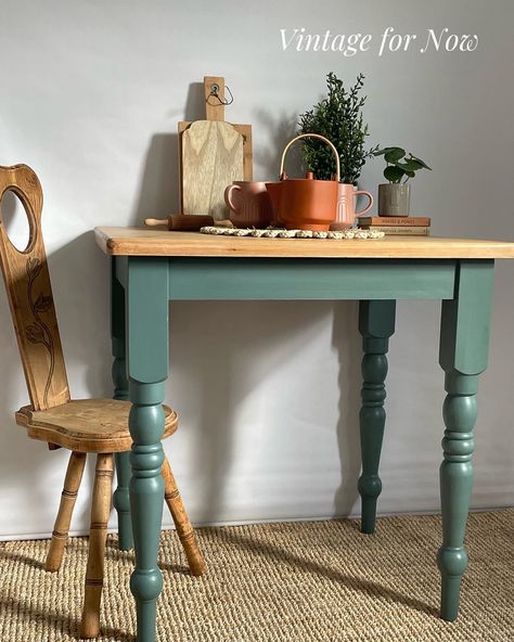 Dark Green Farmhouse Table, Dining Table Painted Legs Wood Top, Painted Wooden Table, Pine Table Makeover, Acorn Ideas, Table Renovation, Pine Kitchen Table, Light Wood Dining Table, Gateleg Table