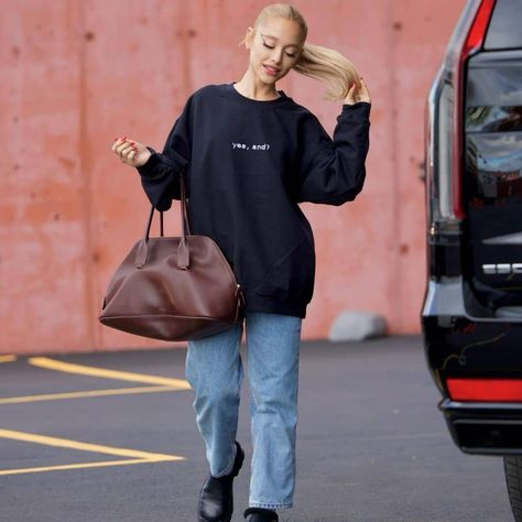 Ariana Grande News, Ariana Grande Photos, Paparazzi Photos, Ariana G, Music Page, Eternal Sunshine, Dangerous Woman, Celebrity Makeup, Music Legends