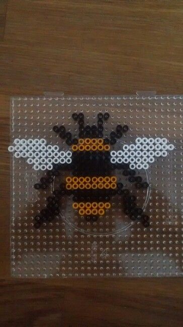 Bumble Bee Perler Bead Pattern, Bee Hama Beads, Perler Bead Bee Pattern, Bee Perler Beads, Bee Perler Bead Pattern, Melty Bead Designs, Hamma Beads Ideas, Easy Perler Bead Patterns, Pearl Beads Pattern